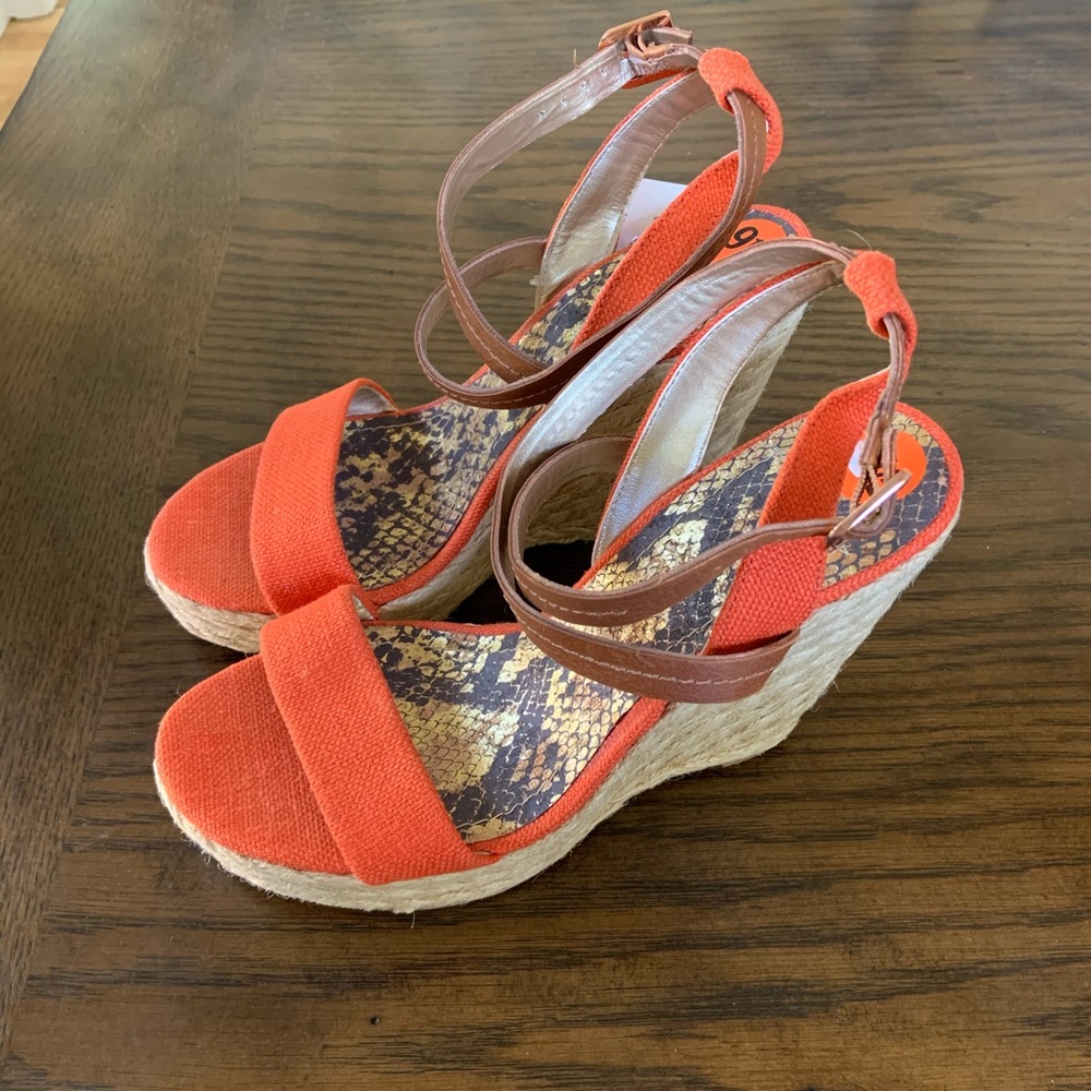 BCBG Wedges